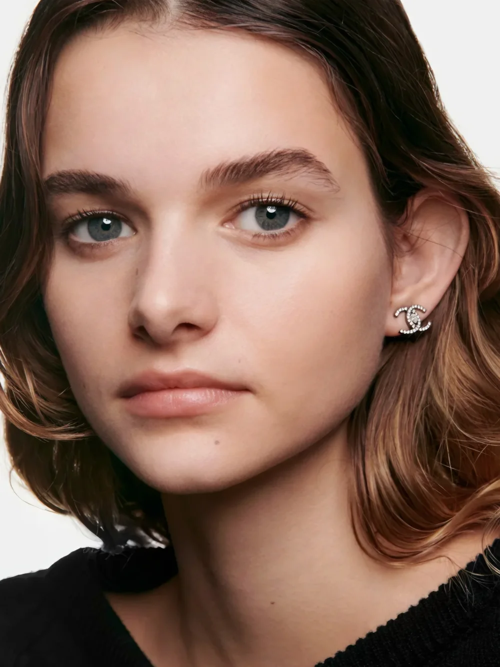 CHANEL Sublimage L'Essence de Teint Serum Foundation - Light (B20)